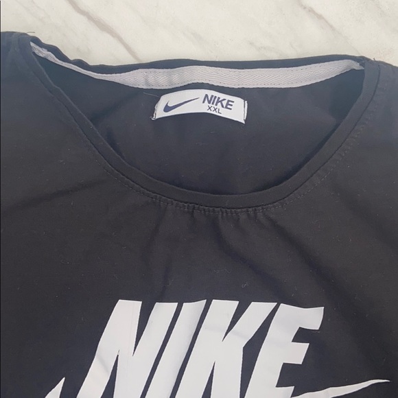 Nike shirt - Picture 2 of 2